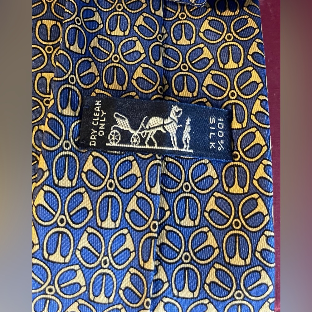Hermes Paris 7297 EA Blue w/ Taupe Horse Bit Link Pattern Silk Tie - Picture 2 of 5
